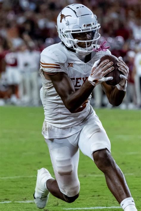 5 sacks, nearly 350 yards from Quinn Ewers lead Longhorns to 34-24 win over No. 3 Alabama